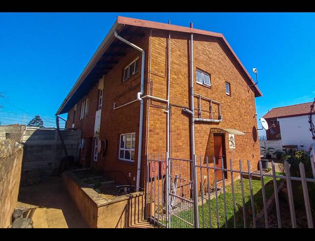3 BEDROOM DUPLEX FOR SALE IN BLUFF